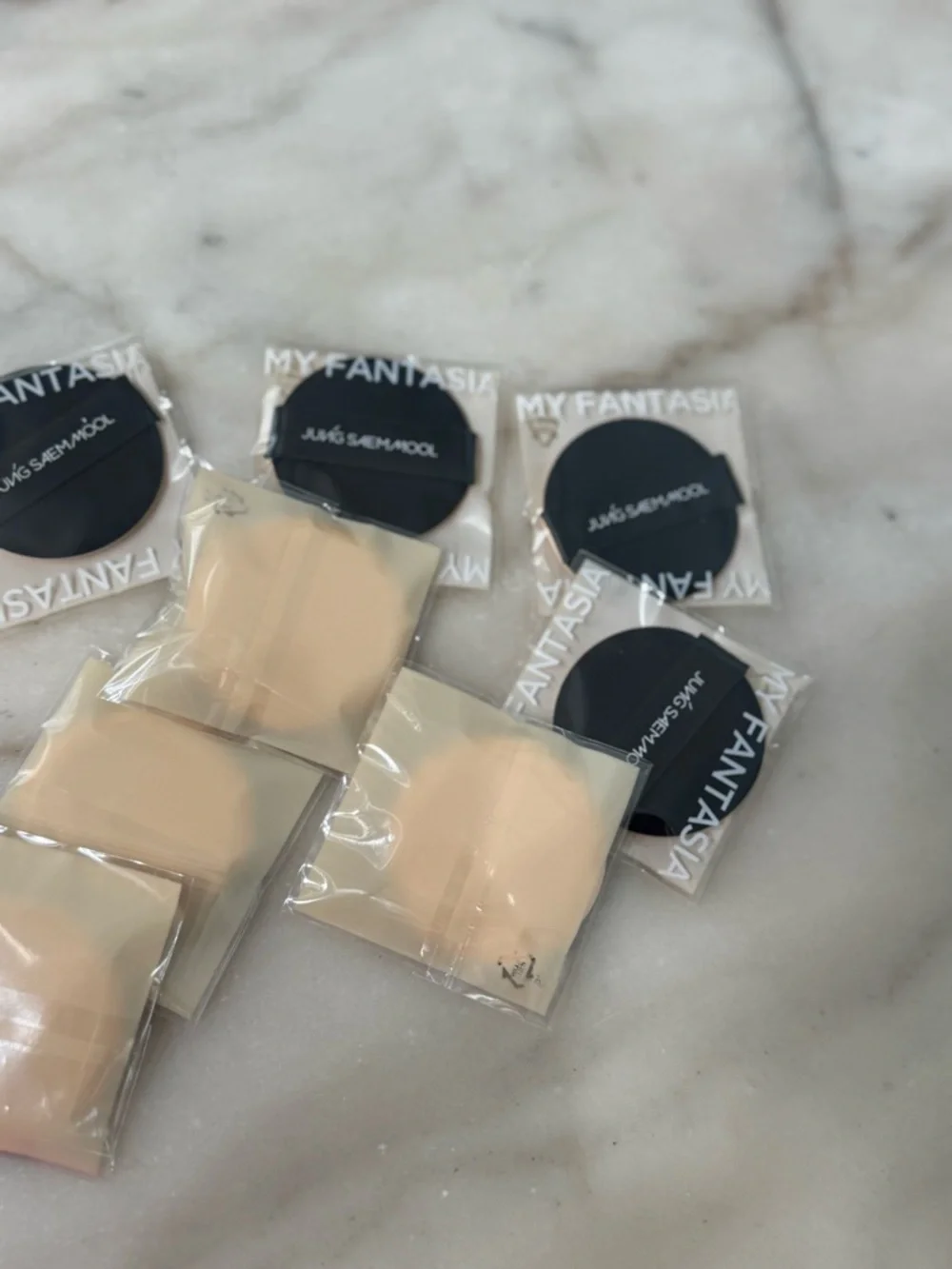 Jung Saem Mool Cushion Puffs - Beige Packaging